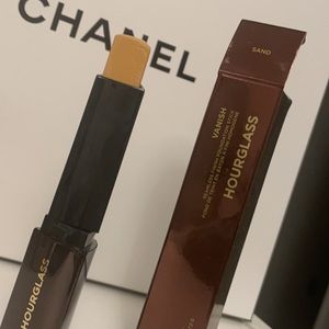 Unused High- class HOURGLASS seamless finish foundation stick